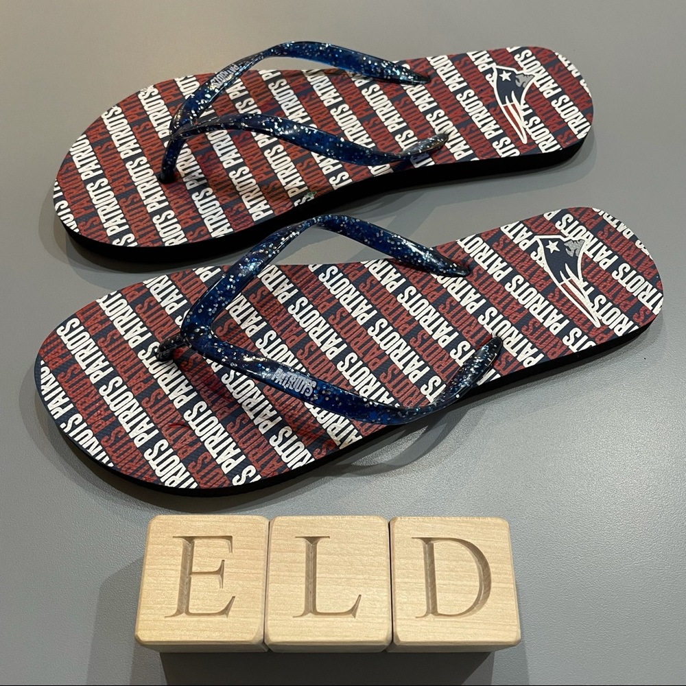 New England Patriots Men’s Thong Flip Flops